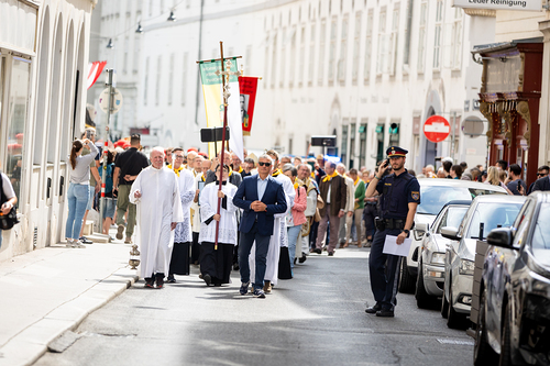 400 Mesnerinnen und Mesner bei österreichweiter Wallfahrt / Erzdiözese Wien/Schönlaub, Stephan Schönlaub 400 Mesnerinnen und Mesner bei österreichweiter Wallfahrt